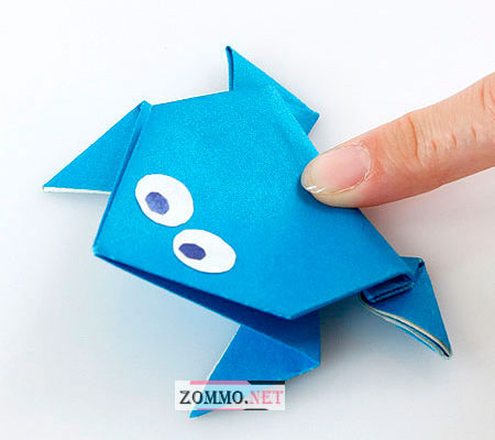 Прыгающая оригами лягушка из бумаги
