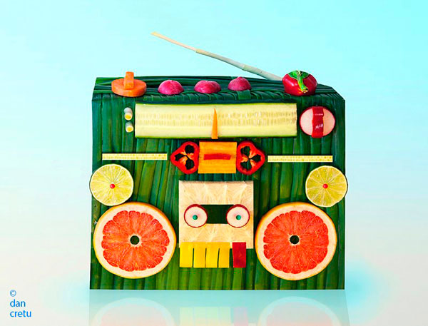 Магнитофон из овощей и фруктов