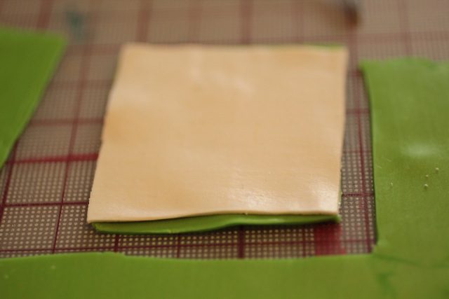 Кулон из полимерной глины-сравняйте квадраты