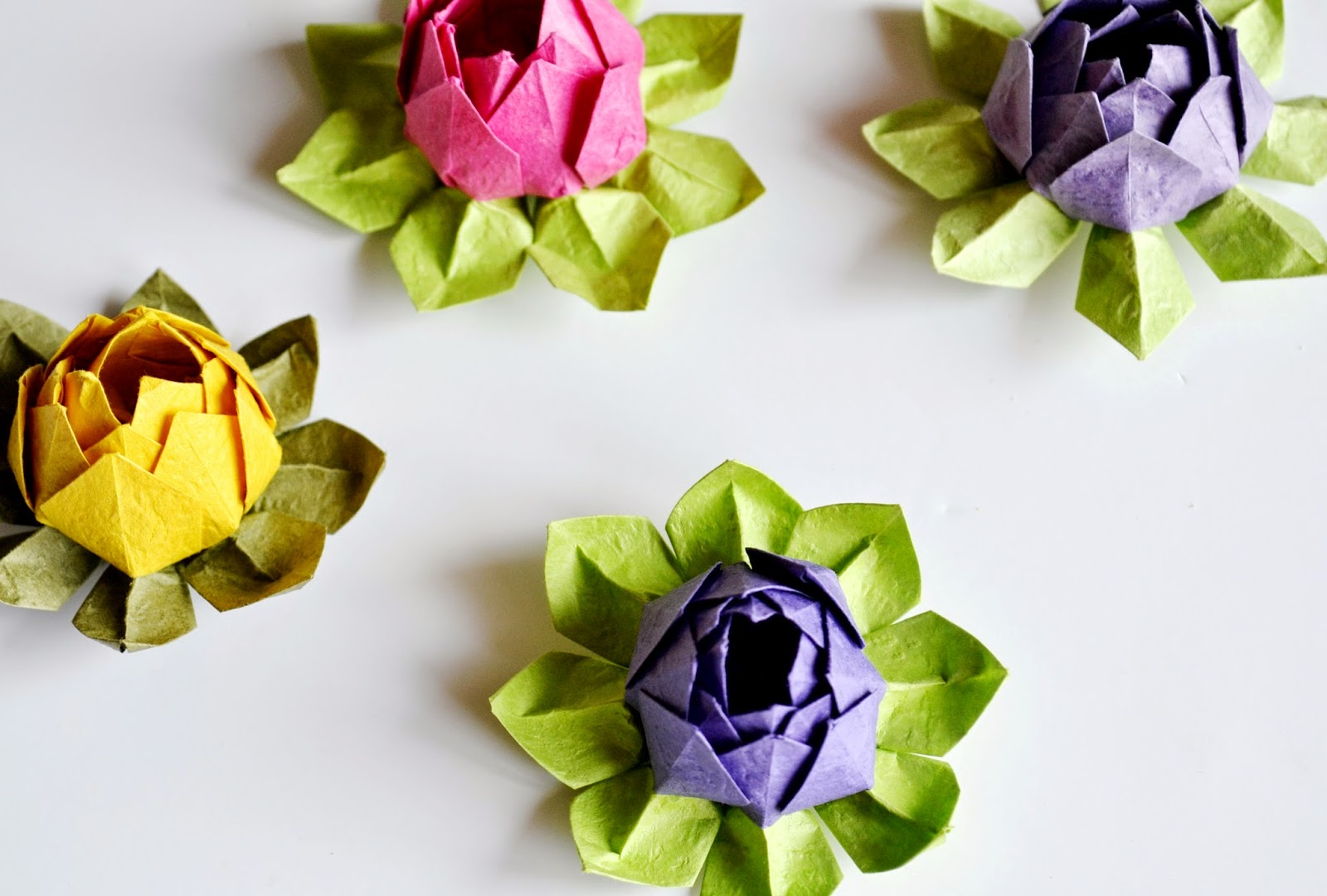 Лотос оригами-готовые цветы