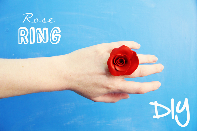 Роза из полимерной глины-кольцо на пальце