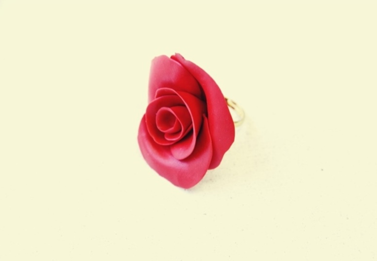 Роза из полимерной глины-кольцо