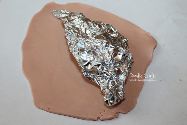 Эльфийские уши из полимерной глины-положите фольгу на глину