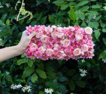 Украшение сумки цветами