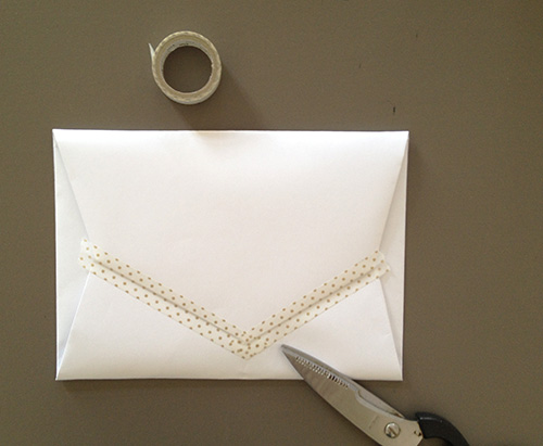 Оригами конверт с сюрпризом-обрежьте концы ленты