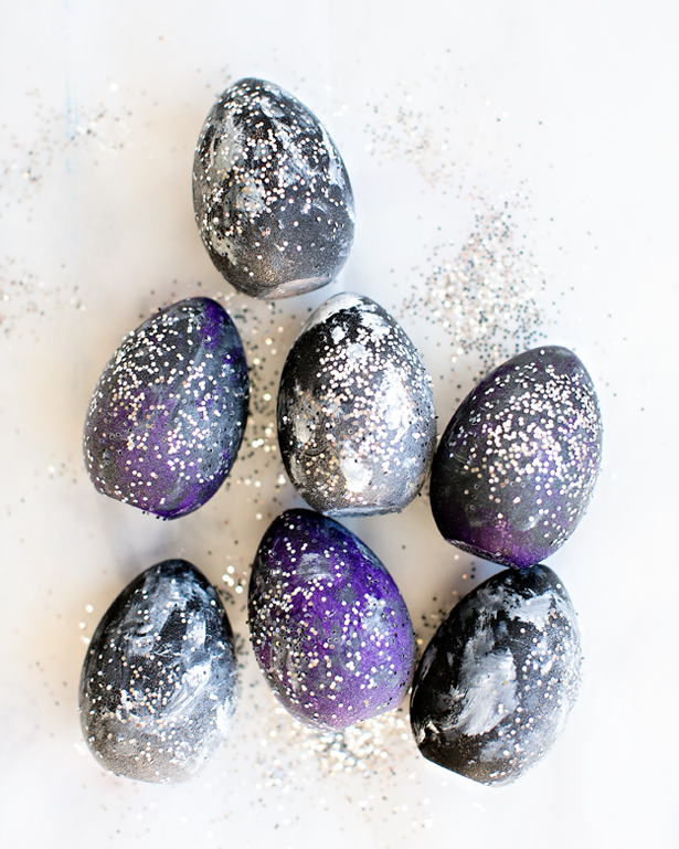 Декор пасхальных яиц-космические яйца
