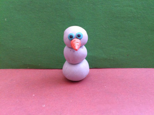 Лицо снеговика из пластилина