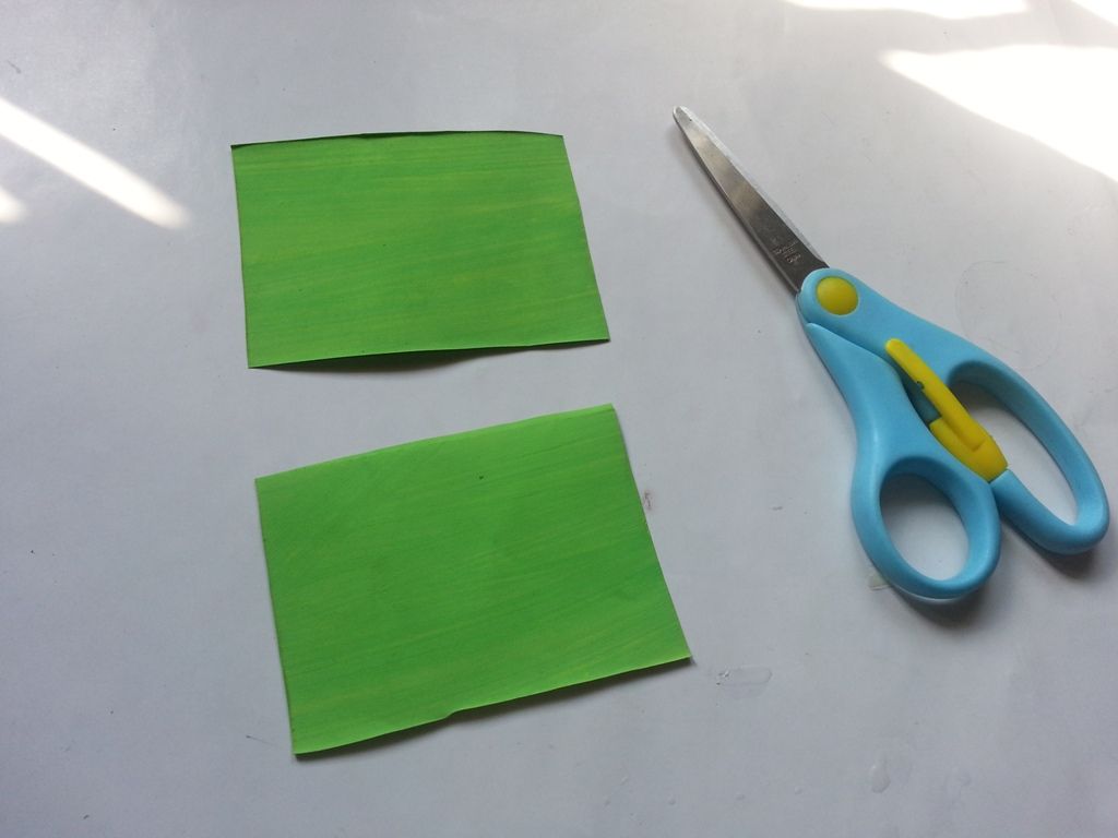 Гиацинты из бумаги-нарезаем бумагу для листьев