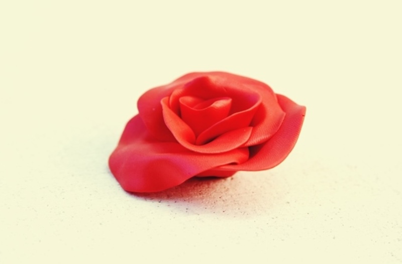 Роза из полимерной глины своими руками