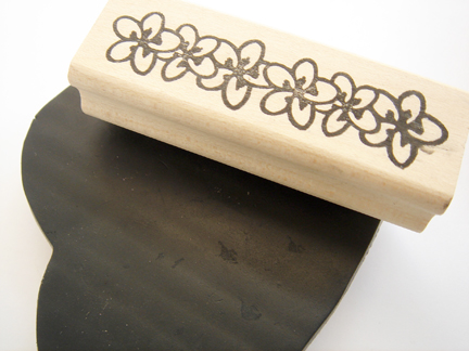 Шкатулка из полимерной глины-проставьте с помощью штампа цветы