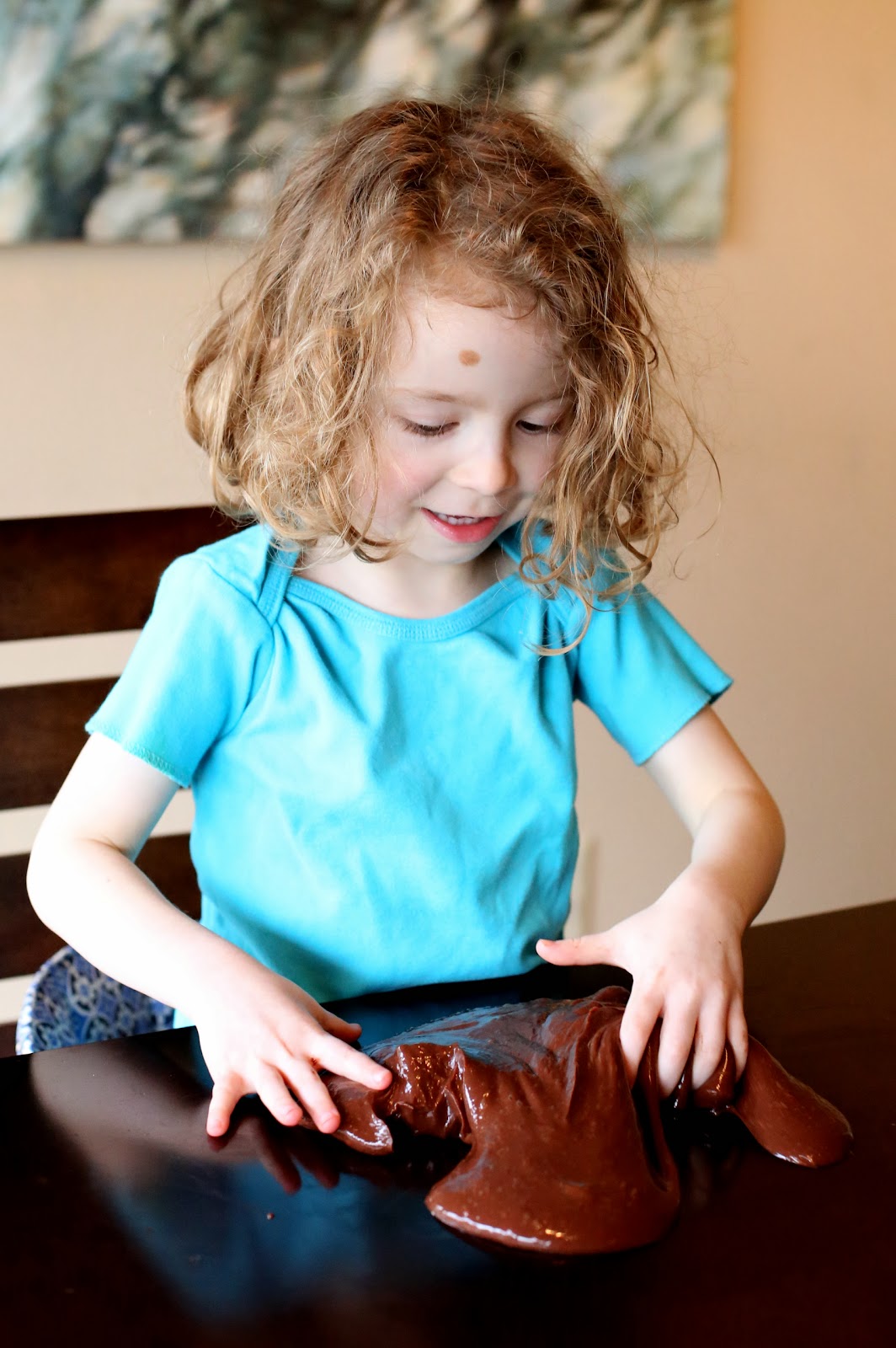 Лизун с шоколадным ароматом-игры ребенка на столе