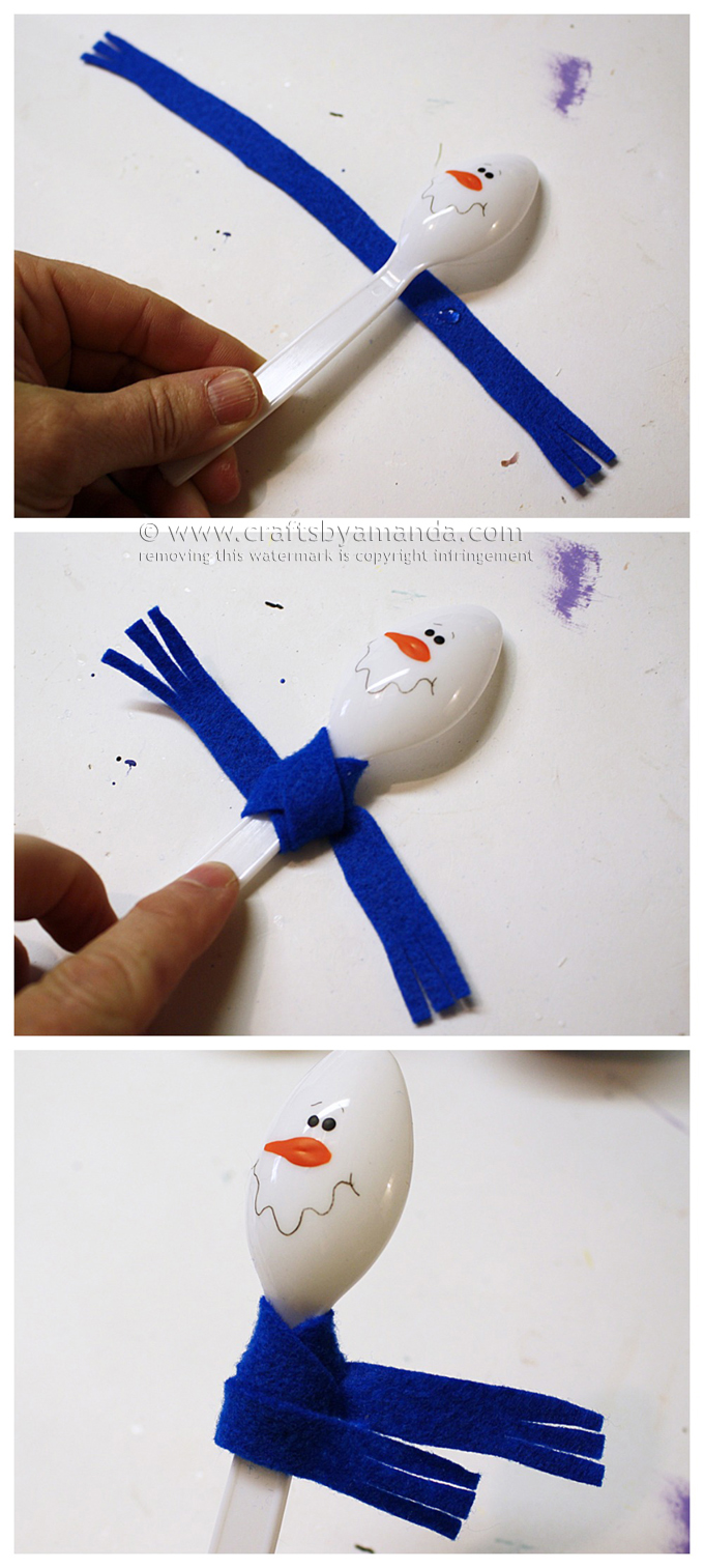 Снеговик из пластиковой ложки в глиняном горшке-сделайте шарфик
