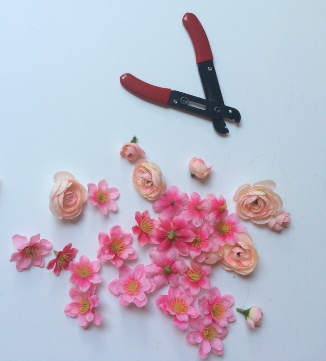 Украшение сумочки цветами-обрежьте цветы