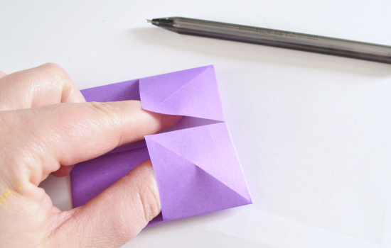 Абажур оригами-вставьте пальцы в уголки