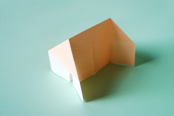 Домик оригами-расправьте края