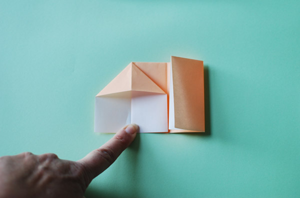 Домик оригами-приплюсните бумагу