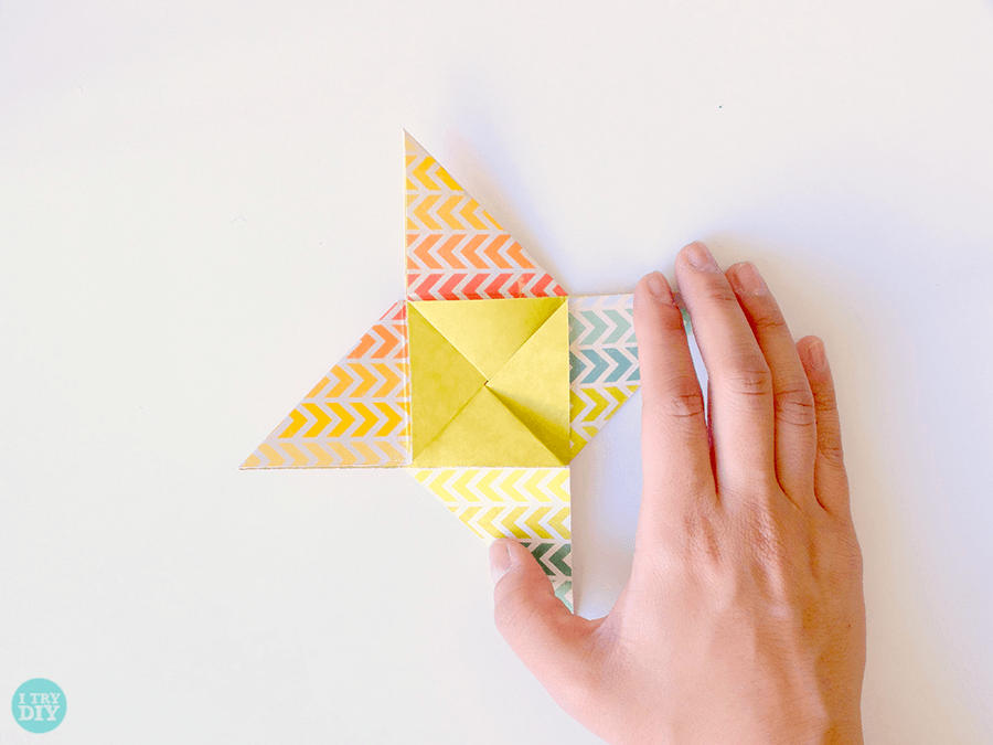 Конверт оригами-прогладьте загибы