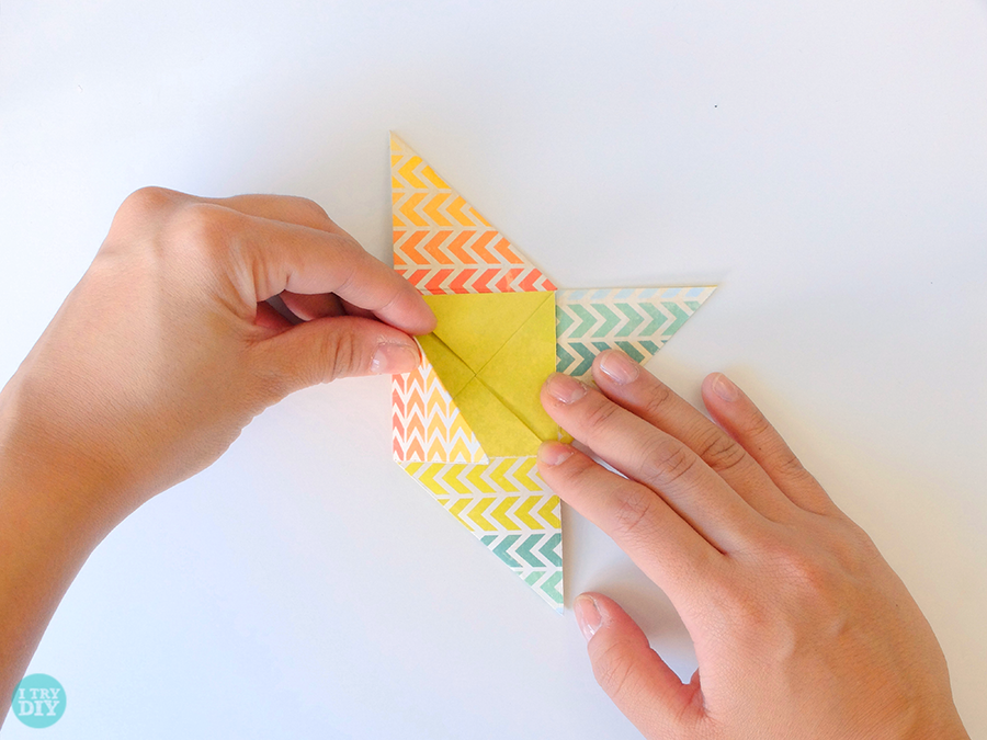 Конверт оригами-загните левый угол