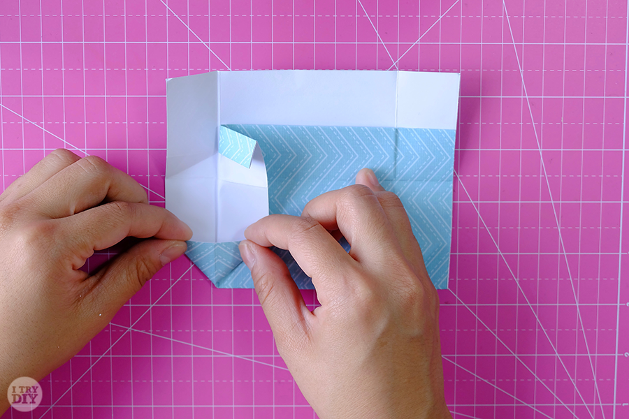 Оригами конверт для денег-сложите левую сторону