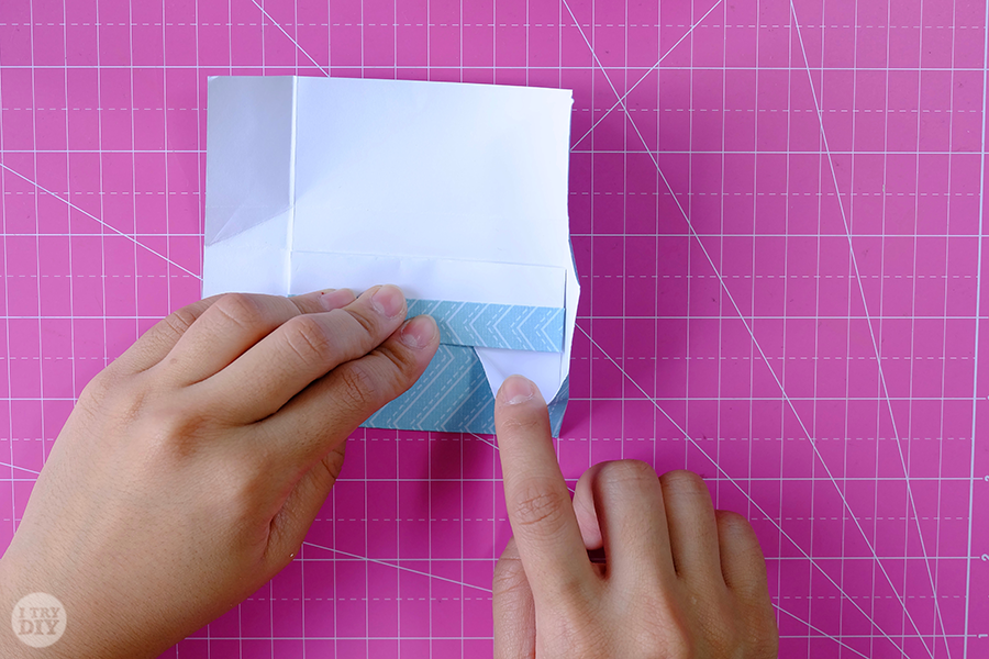 Оригами конверт для денег-раскройте нижний угол