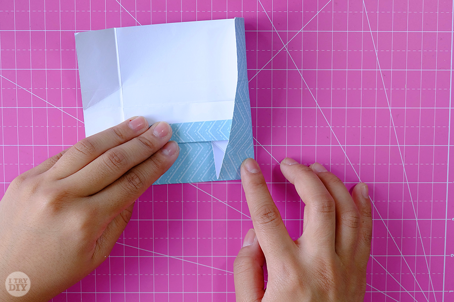 Оригами конверт для денег-выровняйте угол