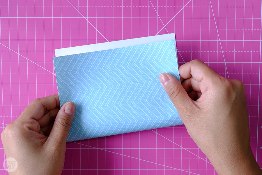 Оригами конверт для денег-сложите пополам