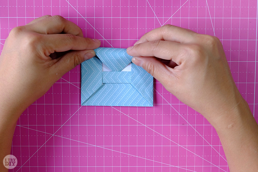 Оригами конверт для денег-закройте конверт