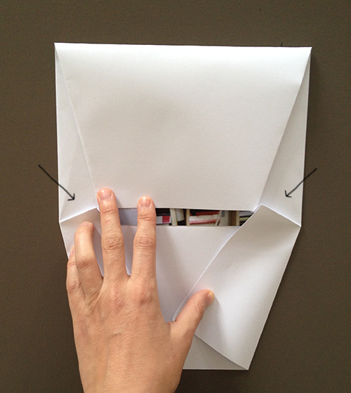 Оригами конверт с сюрпризом-подверните складки
