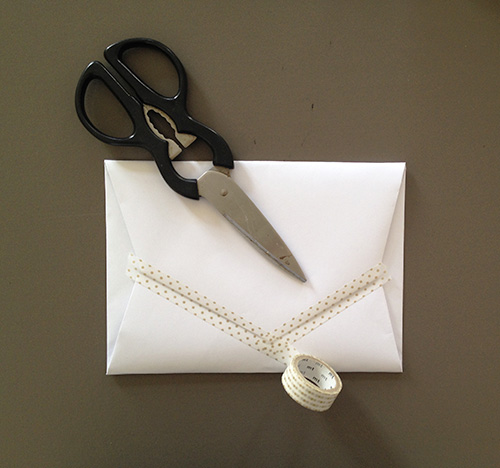 Оригами конверт с сюрпризом-заклейте серединку
