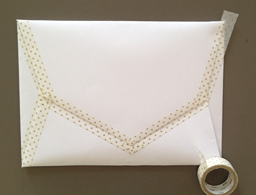 Оригами конверт с сюрпризом-заклейте бока