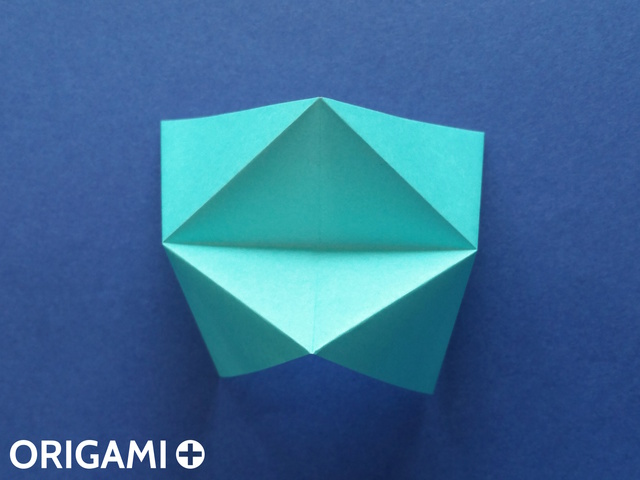 Оригами рибка-зажмите верхний и нижний клапаны