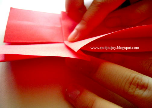 Платье оригами-загните бумагу посередине