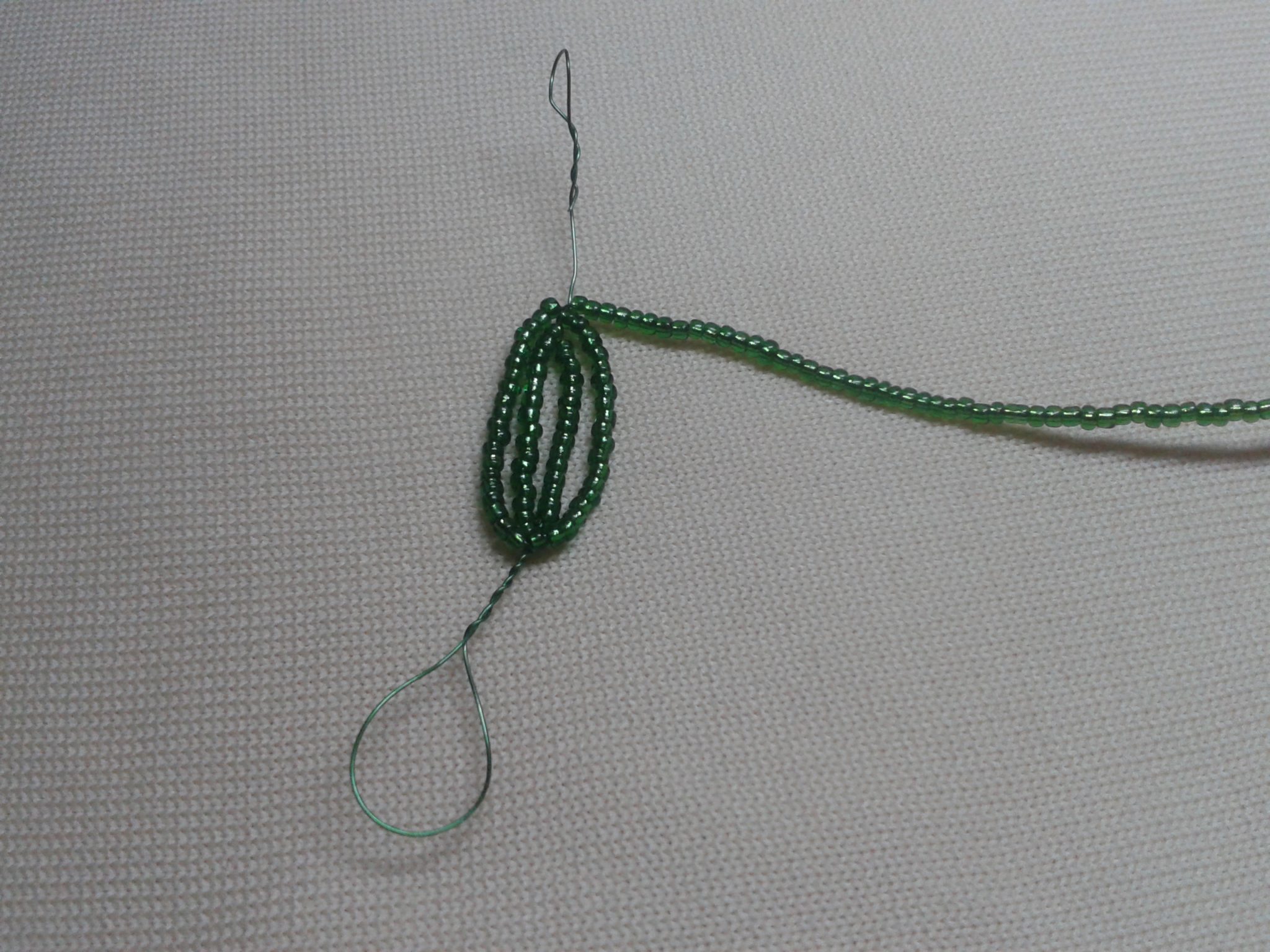 Плетение листьев из бисера 1